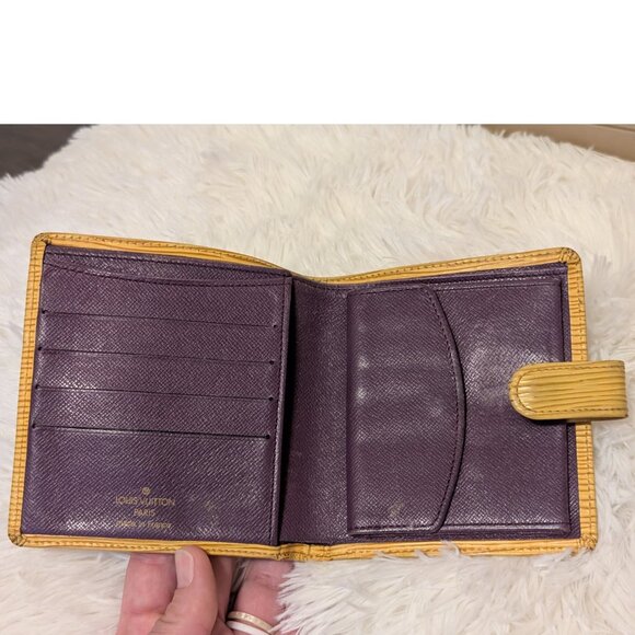 Louis Vuitton, Compact Wallet Epi Leather Yellow MI0969 - Picture 6 of 11